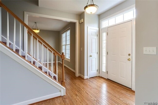 Building Photo - 5558 Martha's Vineyard