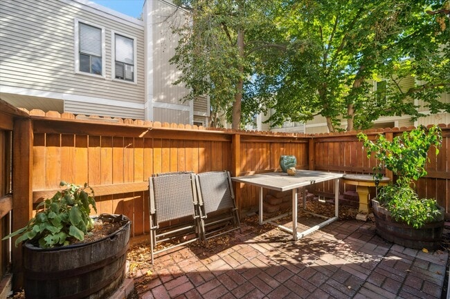 Photo - 1050 S Monaco St Pkwy Townhome