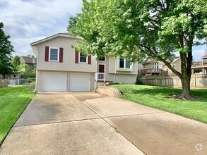 Building Photo - 1701 NE Patterson Dr