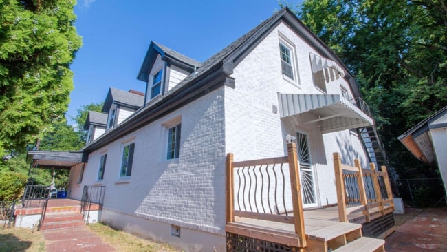 Building Photo - 909 S McLean Blvd