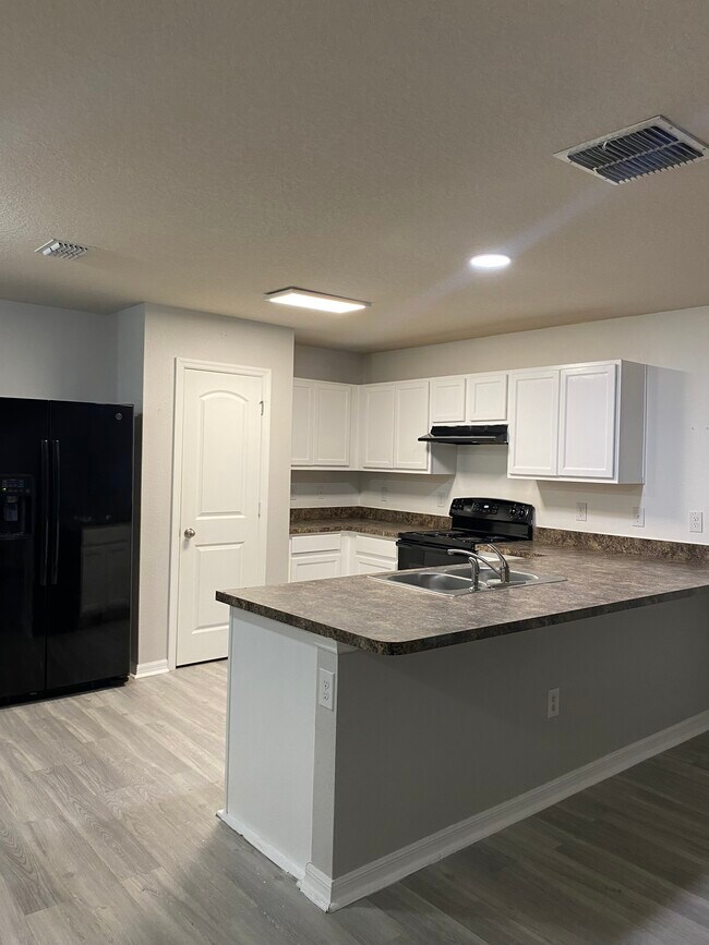Foto del edificio - 4327 Almond Ct