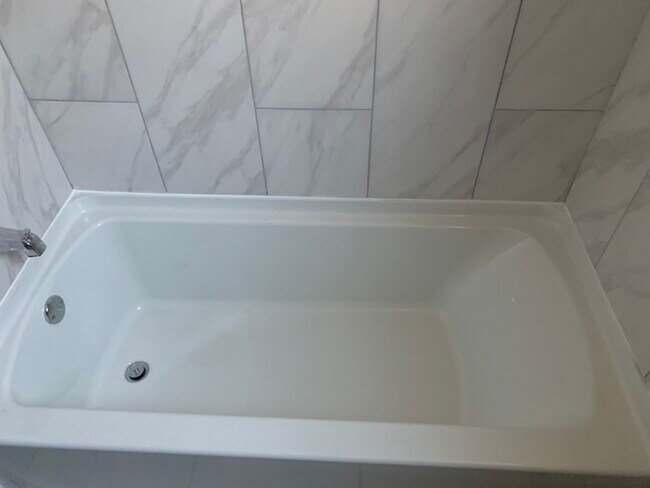 Bathroom - 232 Warren St