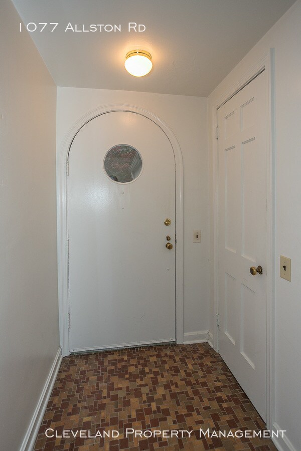 Building Photo - Cozy 3 Bedroom Cleveland Hts Home