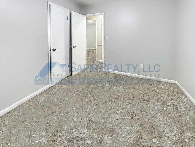 Foto del edificio - 1272 La Belle Street - FREE 55" Smart TV d...