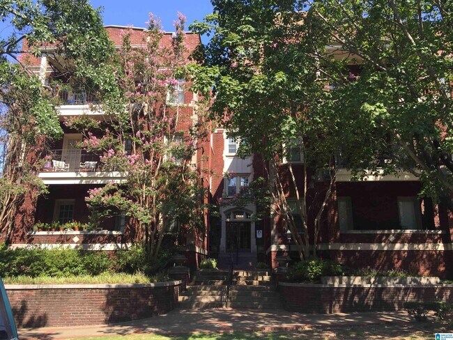 Building Photo - 2620 Highland Ave