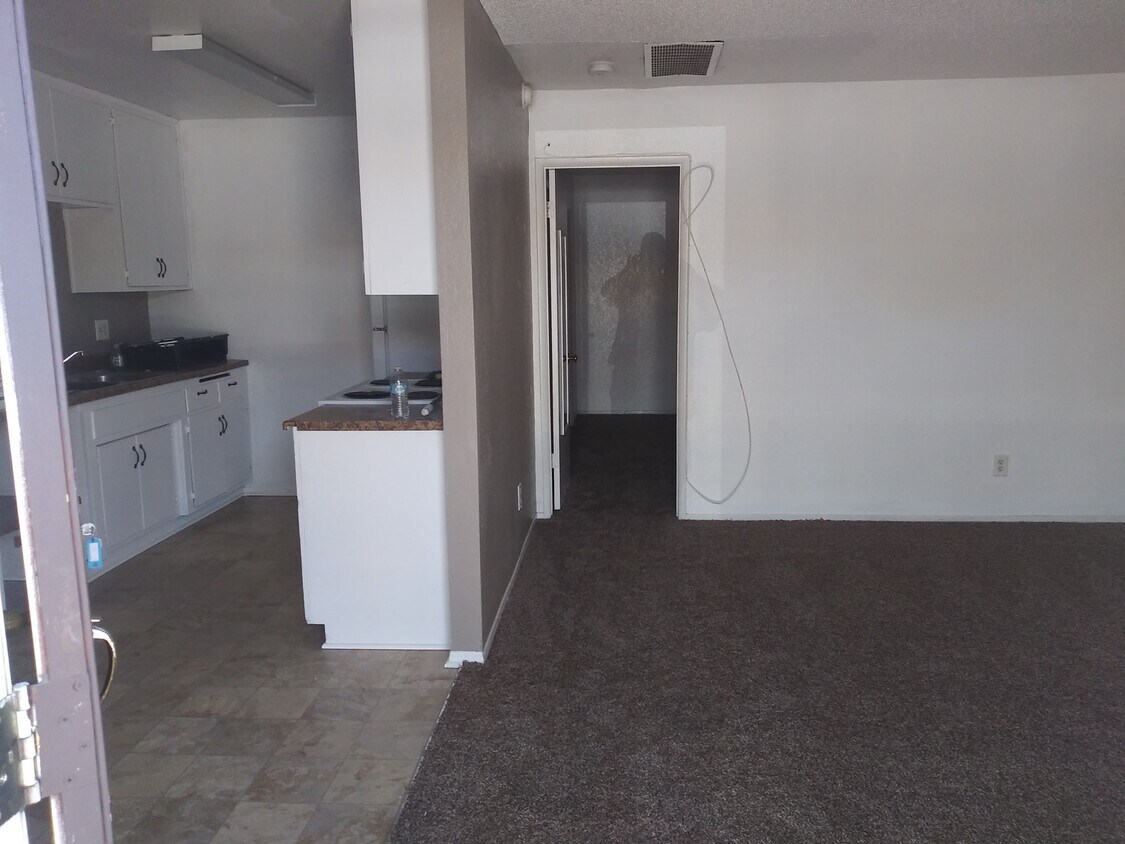 Primary Photo - 23815 Hemlock Avenue, Unit 8