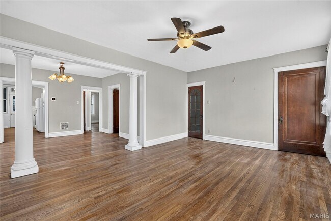 Building Photo - 5249 Sutherland Ave