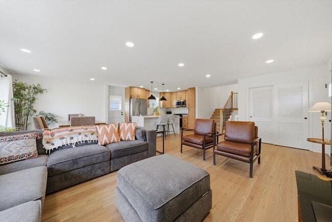 Building Photo - 9536 Tripp Ave