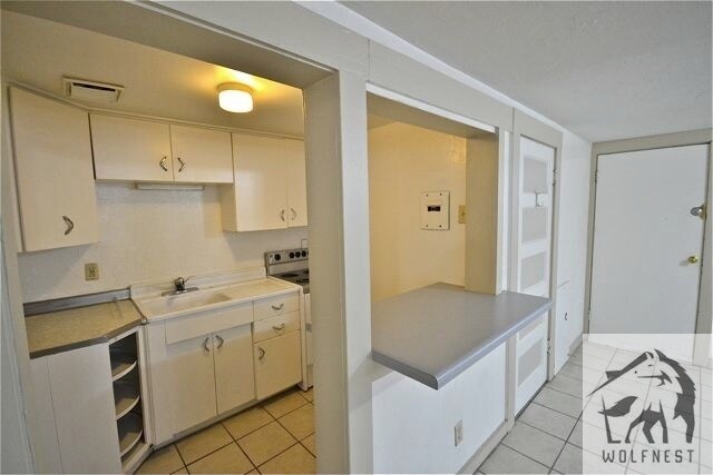 Primary Photo - 305 S Douglas St