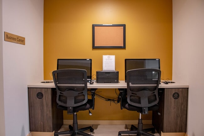 Building Photo - The Breese Apartments