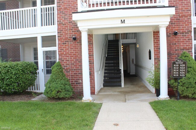 Building Photo - 3 br, 2 bath Condo - 826 W Summerfield Gle...