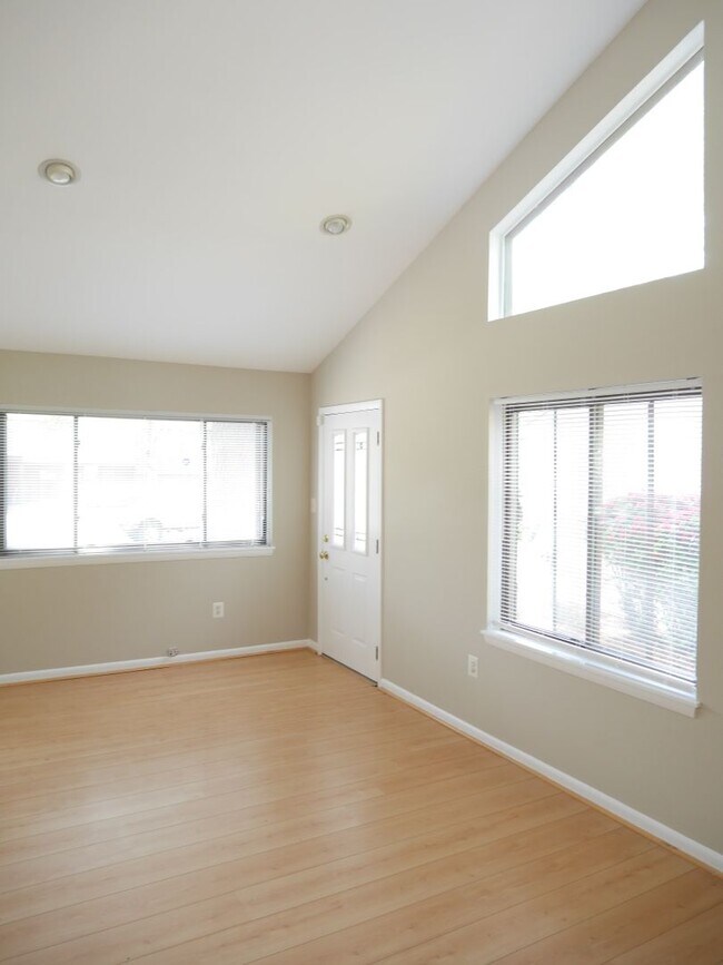 Building Photo - Columbia Contemporary Charmer in a Prime L...