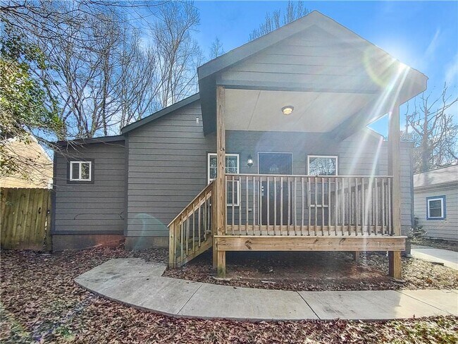 Building Photo - 1570 Avon Ave SW