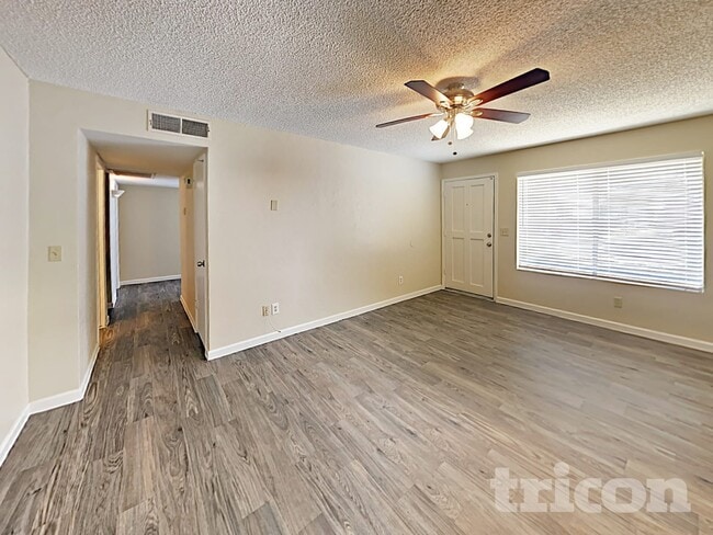 Building Photo - 904 W Yale Dr