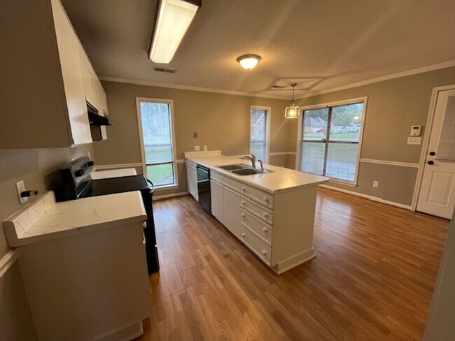 Foto del edificio - Renovated 3 Bedroom 2 Bath Home for Rent w...