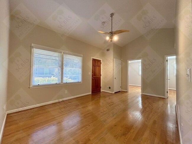 Building Photo - Charming 2-Bedroom Home Near Downtown Colu...