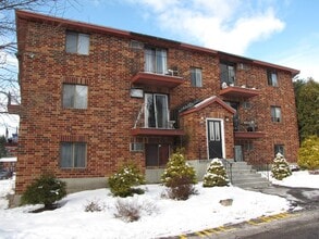 Building Photo - 1301 Bodwell Rd