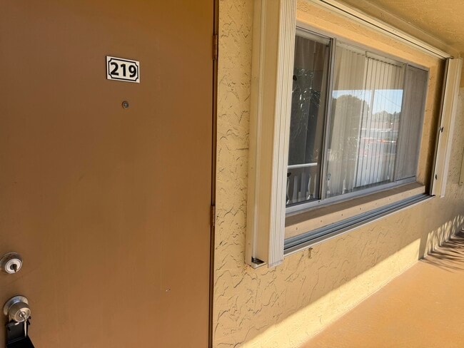 Foto del edificio - 600 Village Green Ct