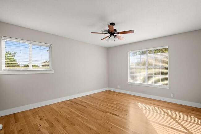 Foto del edificio - 3001 Maplelawn Cir