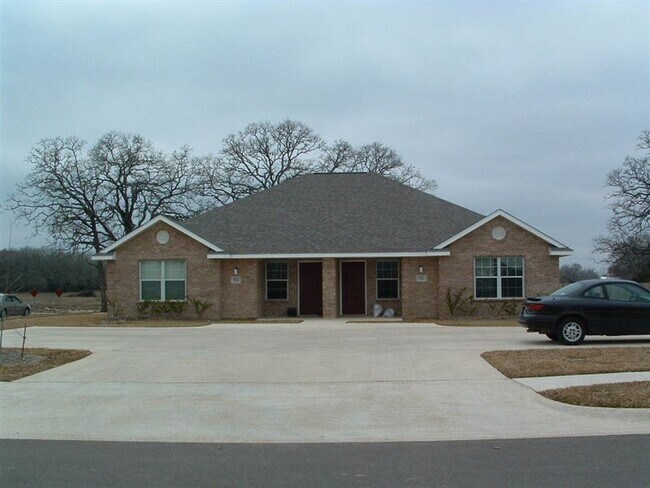 Building Photo - 3 br, 3 bath Duplex - 3520 Paloma Ridge Dr