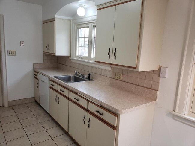 Building Photo - 4451 N Marlborough Dr