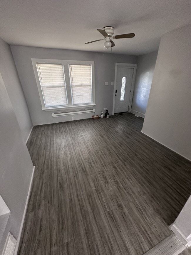 Building Photo - 2647 S 68th St