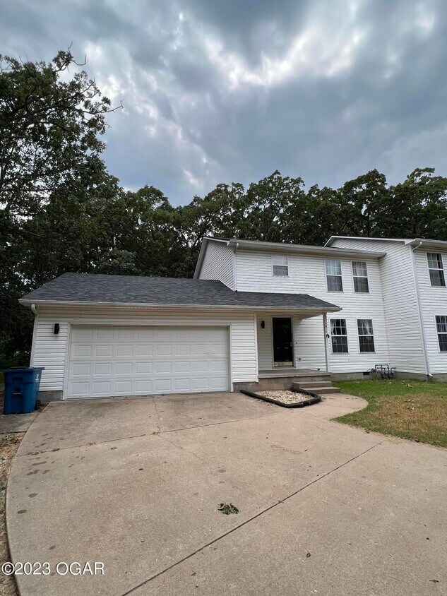 Primary Photo - 105 Bogey Cir