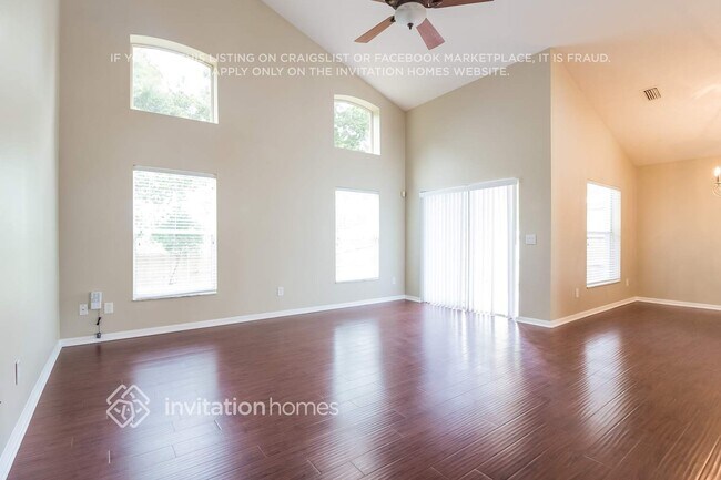 Foto del edificio - 467 Sycamore Springs St