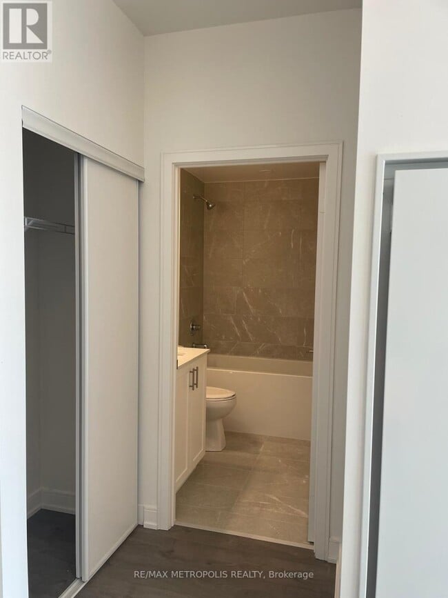 Photo du bâtiment - 715 Davis Dr