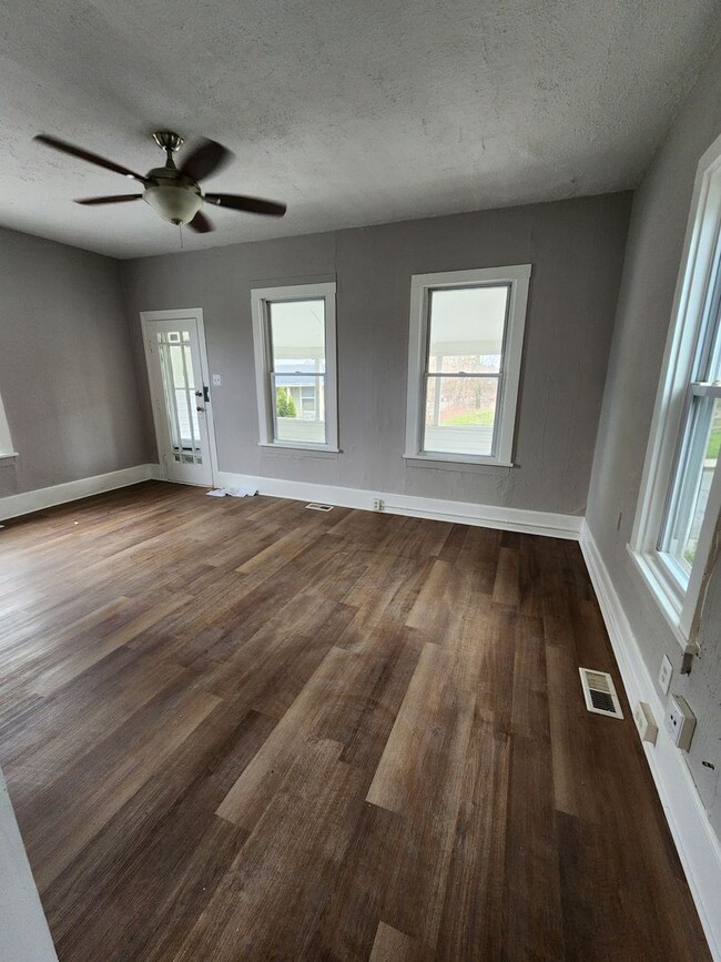 Foto del edificio - One Bedroom House For Rent