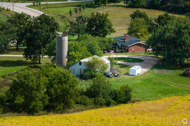 Farm life surrounds Hampshire with golden fields and red brick homes in a scenic setting.