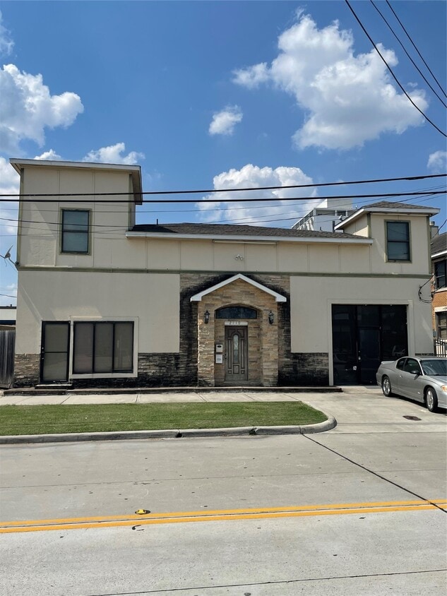 Foto principal - 2110 Chenevert St