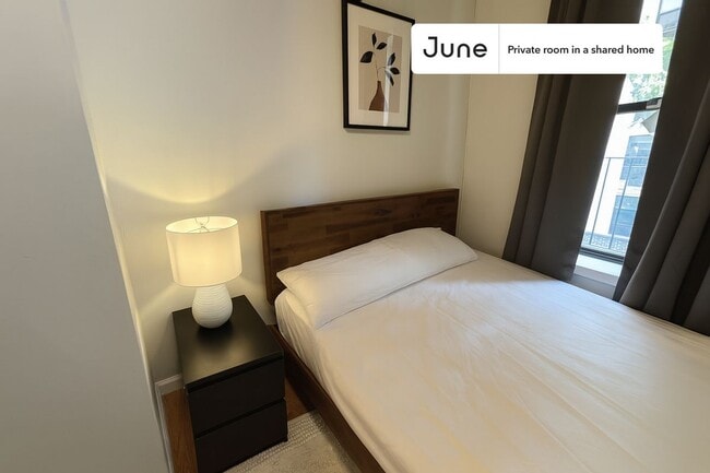 Building Photo - Room in Shared 3 bed/1 bath home