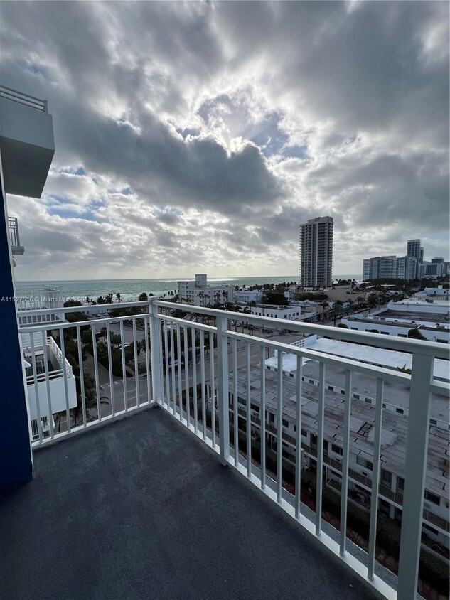 Primary Photo - 7600 Collins Ave