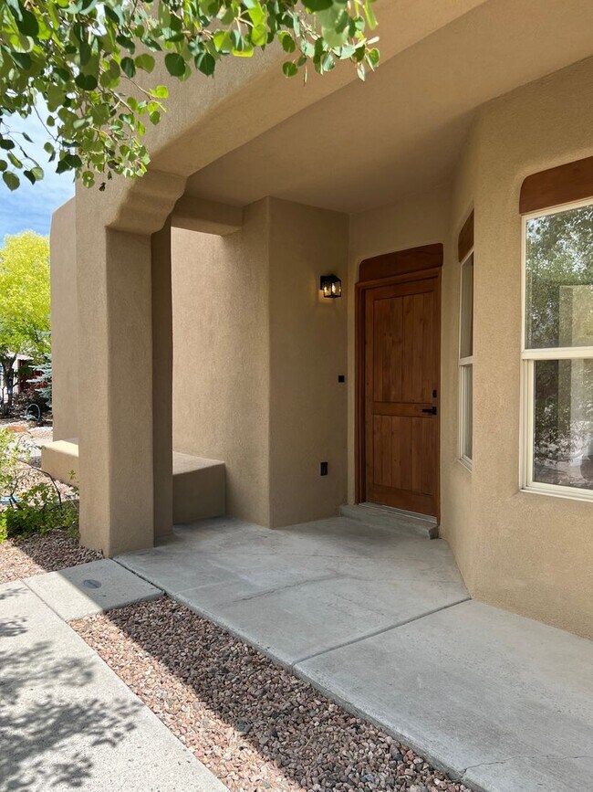 Building Photo - Charming Southwest Living Near Santa Fe Co...