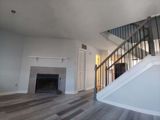 Building Photo - 2B/2B in Desirable Boulder Wimbledon Condos