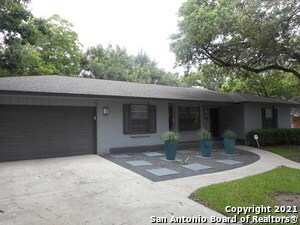 Foto del edificio - 3715 Twisted Oaks Dr