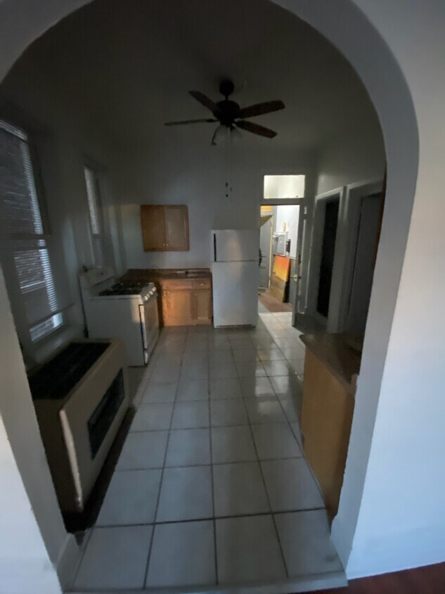 Primary Photo - 3121 S Shields Ave