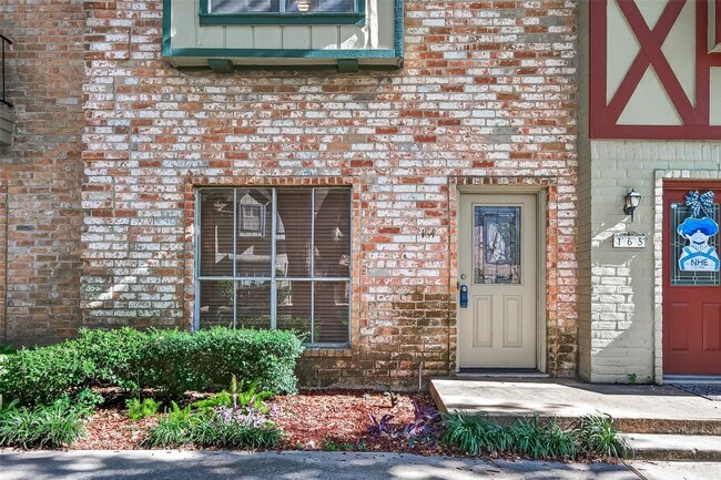 Foto del edificio - 14707 Barryknoll Ln