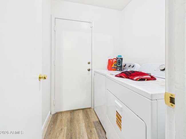 Building Photo - 11534 W Bloomfield Rd