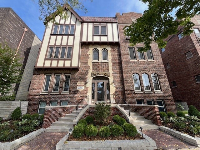 Building Photo - 4428 N Oakland Ave