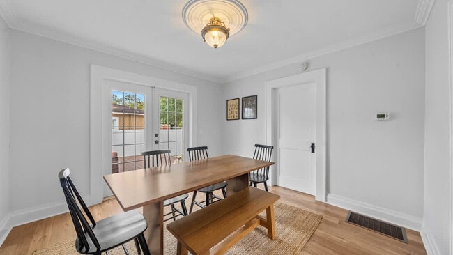 Building Photo - 720 1/2 West Woodlawn Avenue-ID1271939P