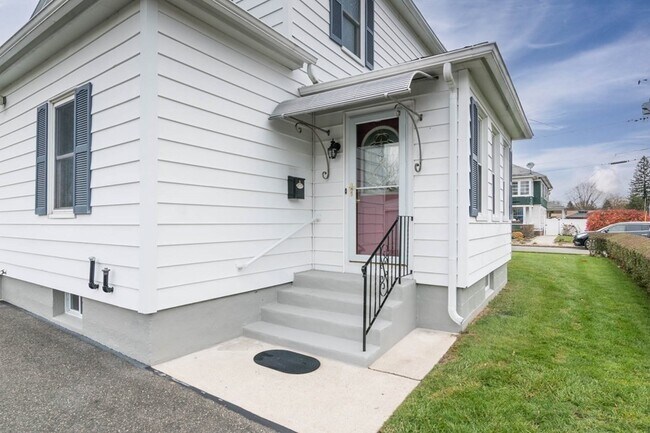 Building Photo - 62 Ruggles St