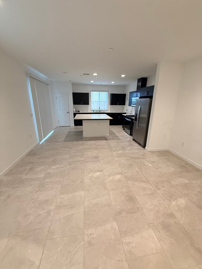 Building Photo - 392 Talus Way S