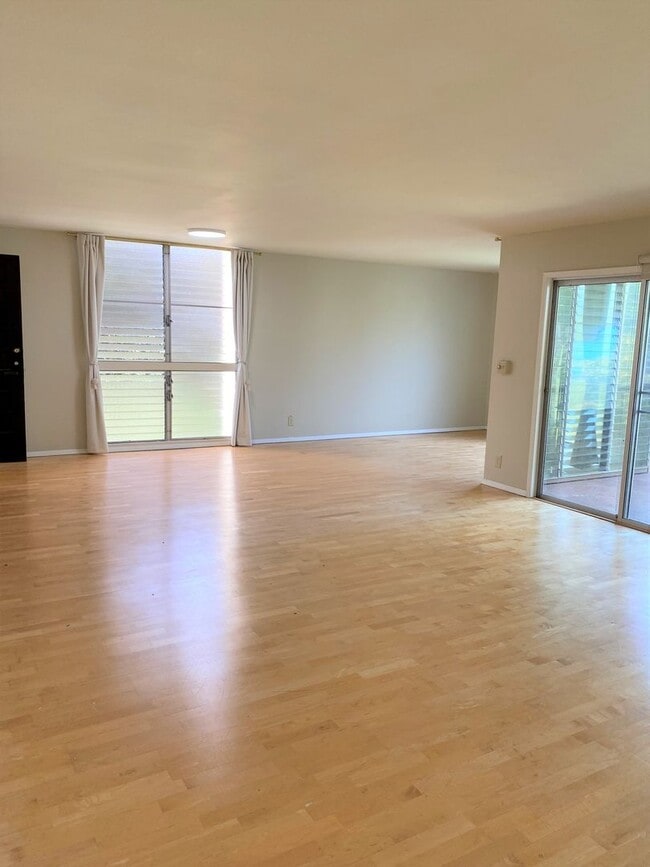 Building Photo - Rarely Available Haleloa II - 3/2/2