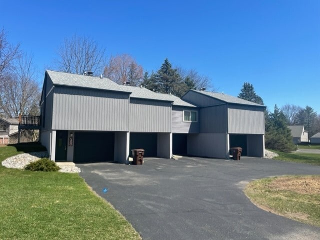 Foto del edificio - 2100 Fox Hollow Dr