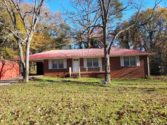 Building Photo - 115 Simpson St