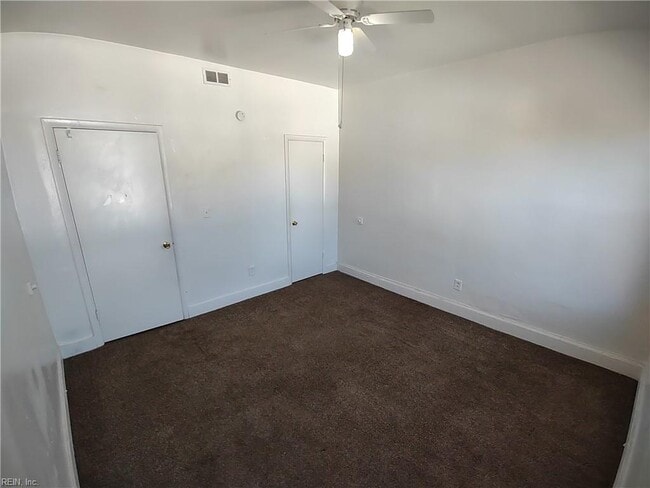 Building Photo - 325 W 31st St