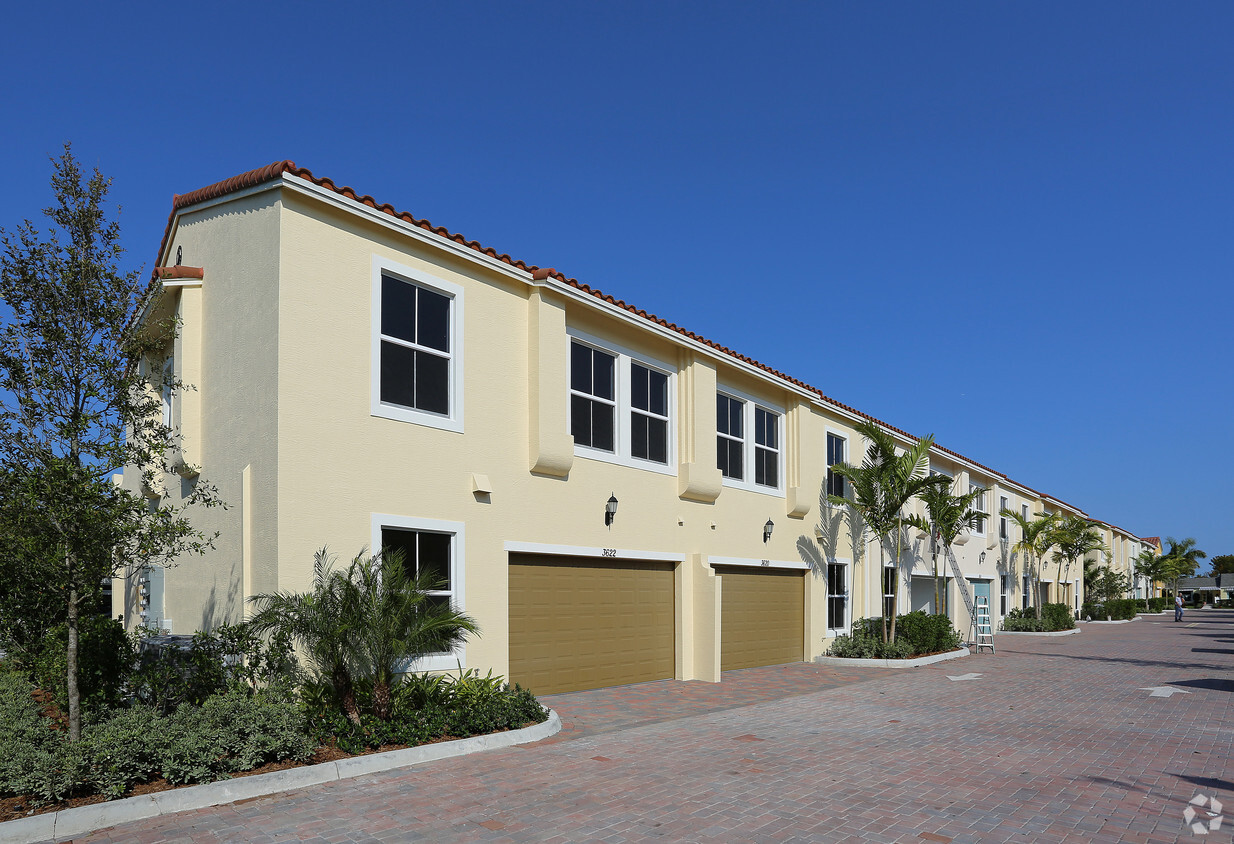 Primary Photo - Villas On Antique Row