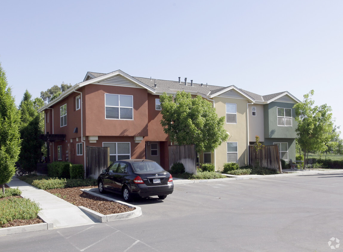 Primary Photo - Tremont Green Apartments